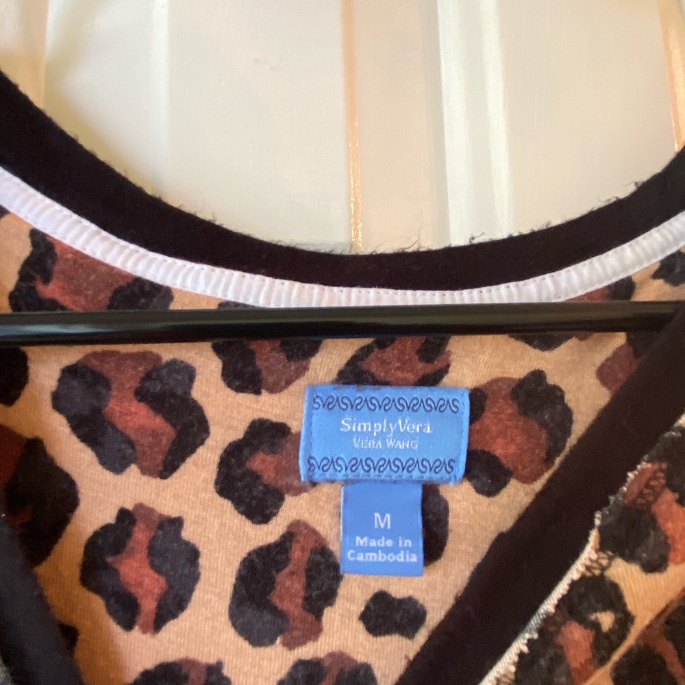Leopard top. - Picture 3 of 3